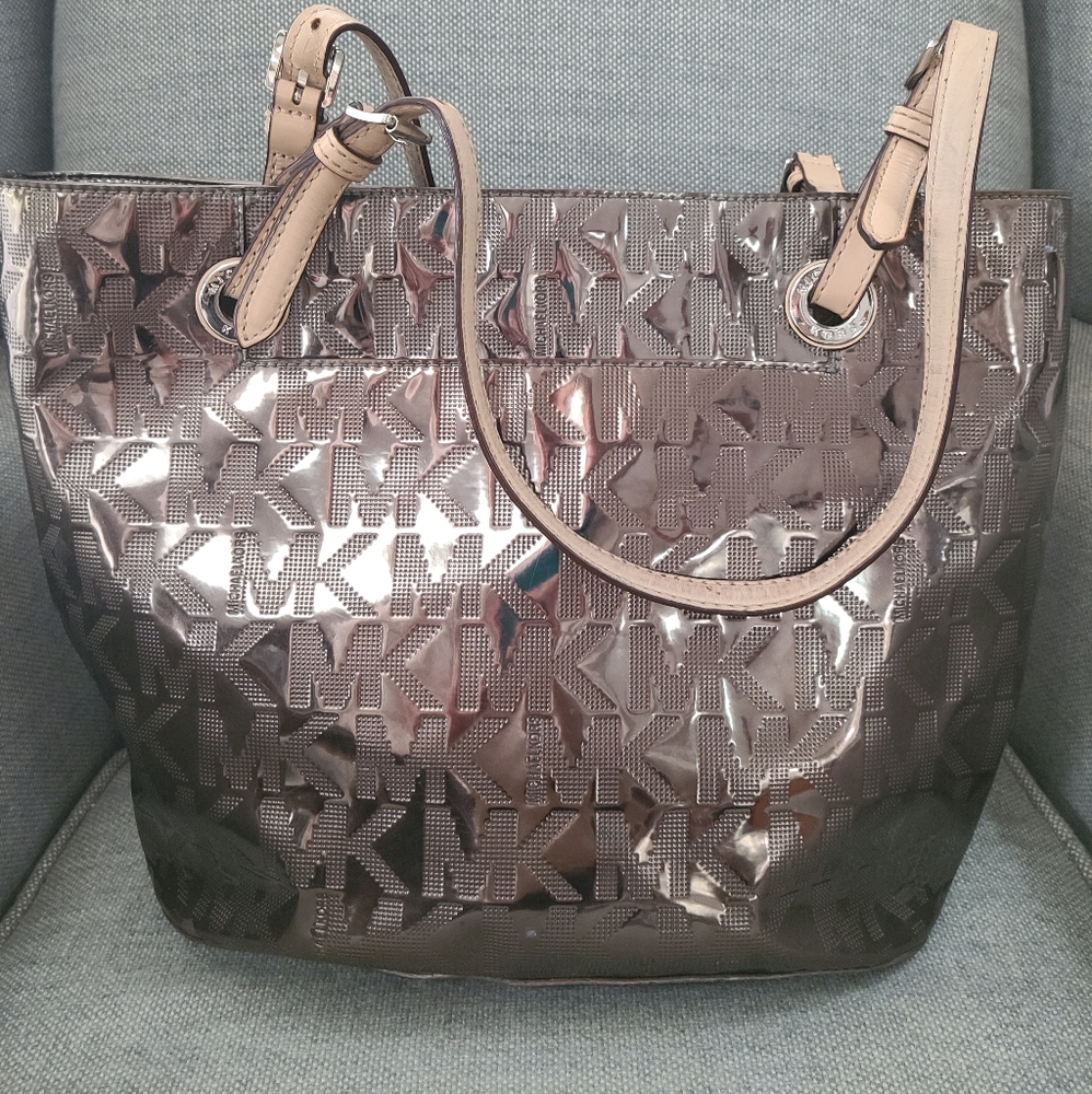 💖AUTHENTIC MICHEAL KORS SILVER TOTE BAG💖